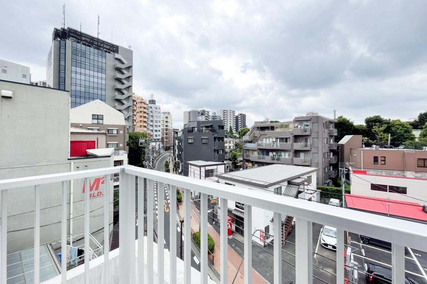 Апартаменты Tasuki Smart Higashishinjuku Токио Экстерьер фото